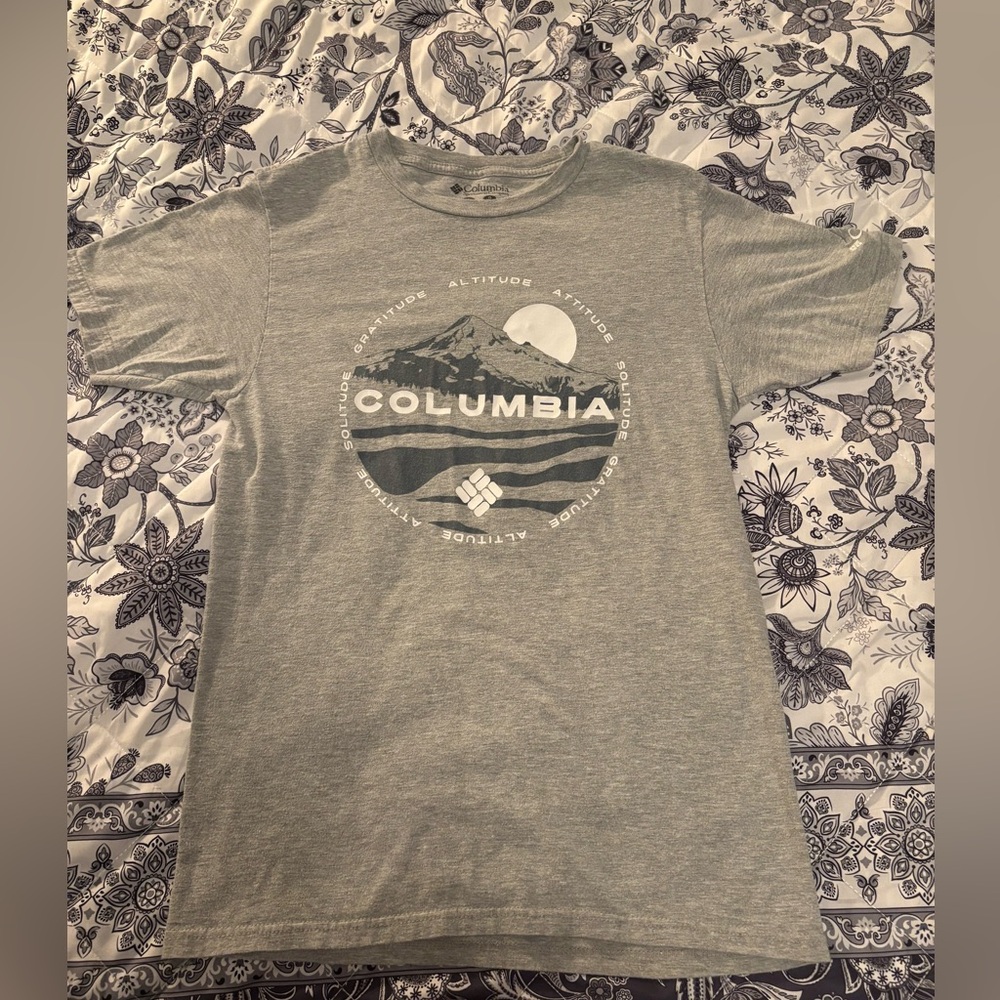 Columbia T-shirt